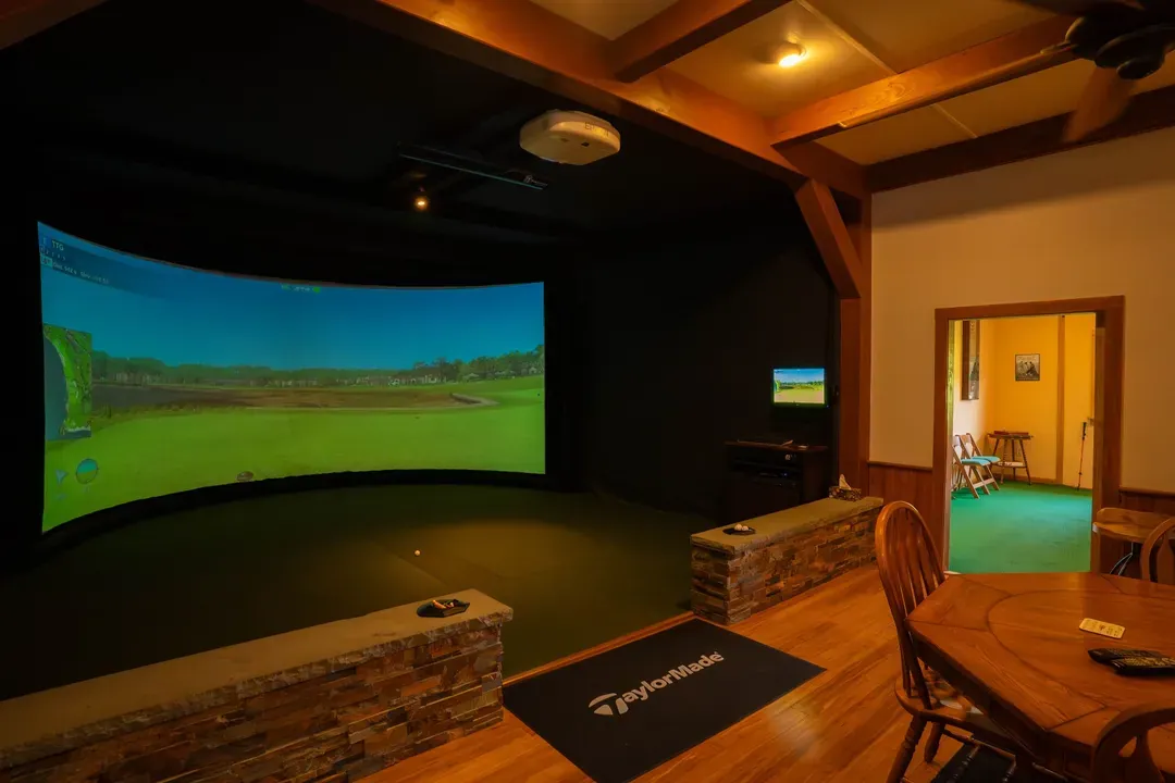 Tee To Green Golf Center carousel ad, card 2